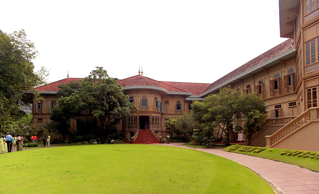 1024px-Vimanmek_Mansion.webp