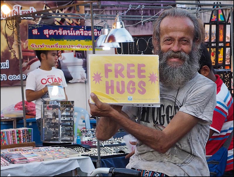 15-1560 Free hugs.jpg