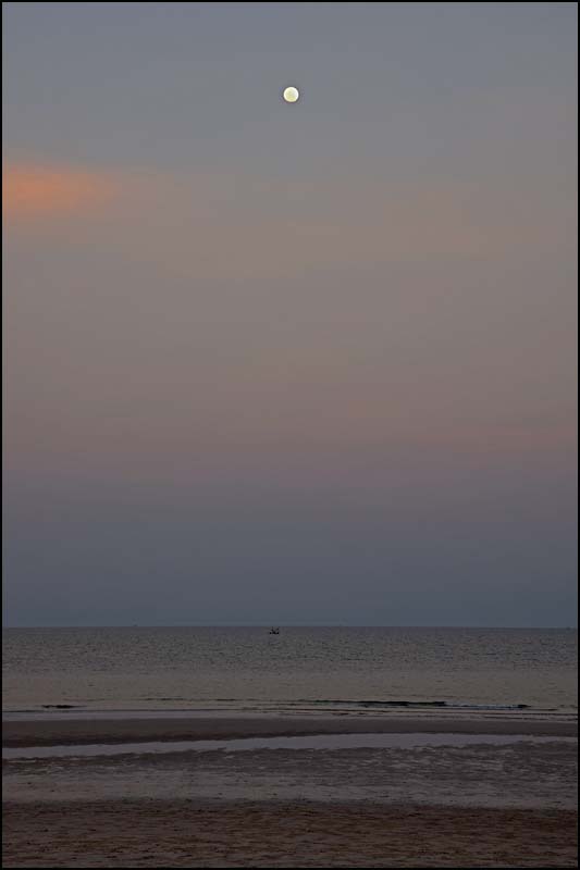 17-0405 Måne över havet PKK.jpg