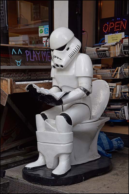17-1691 Star Wars-krigare på toa CHM.jpg