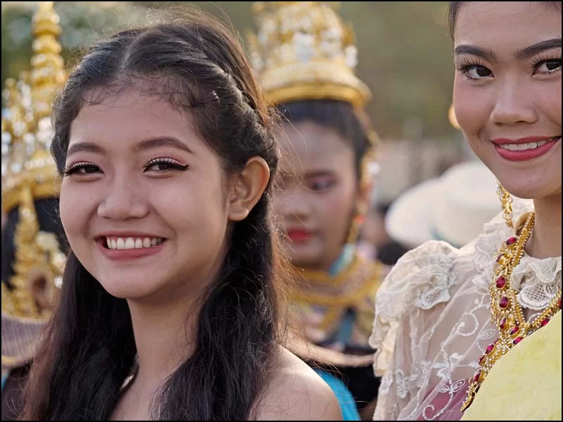 17-1851 Glad paradtjej PYO.webp