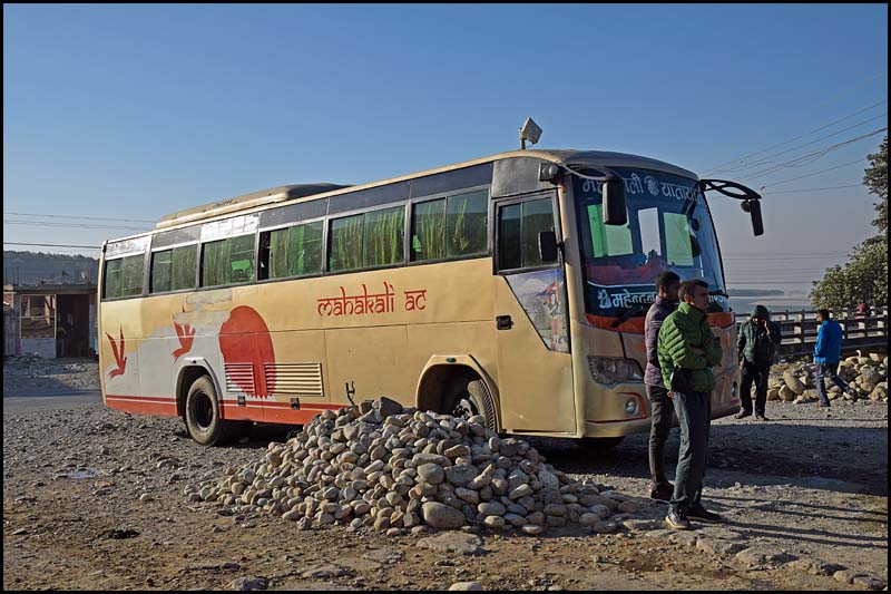 18-1907 Bussen till Mahendranagar.jpg