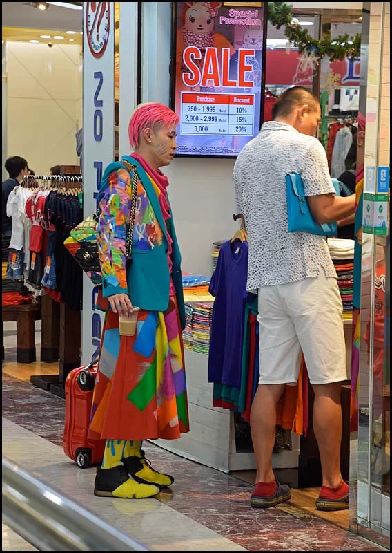 18-2369 Färggrann man, MBK BKK.webp