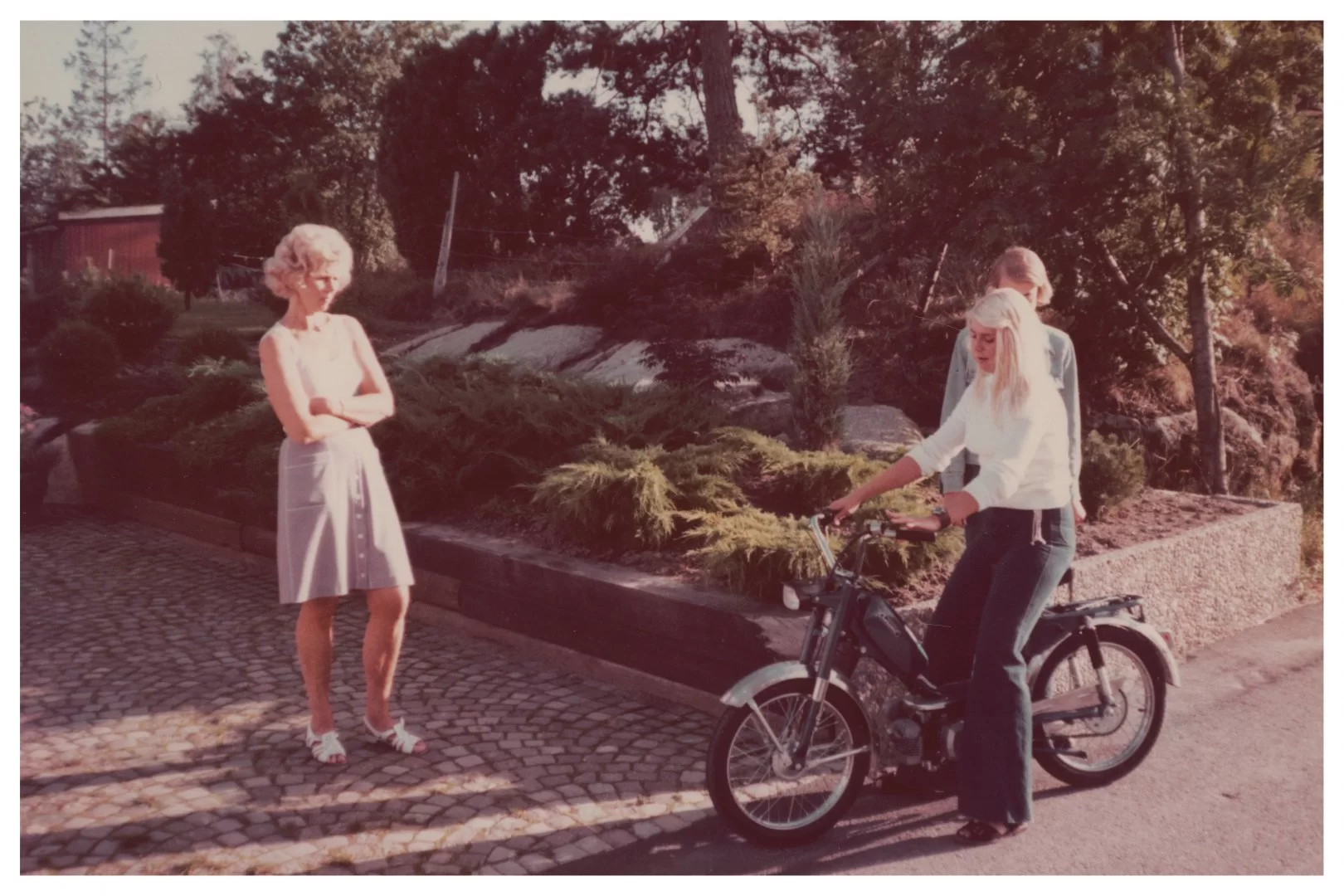 1975.jpg 1975.jpg