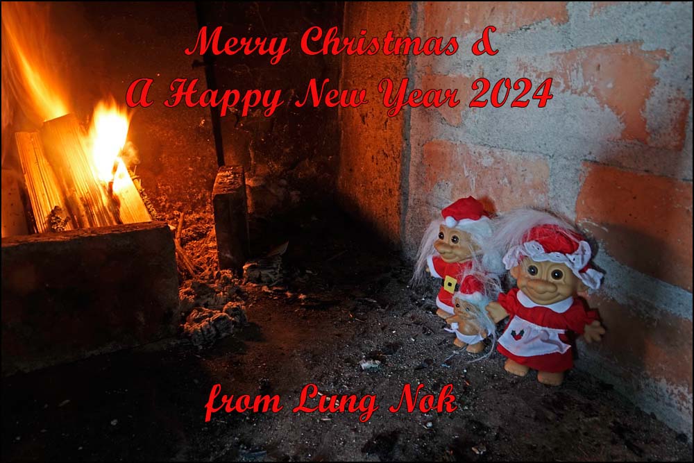 21-0852 Merry Christmas from Lung Nok.jpg