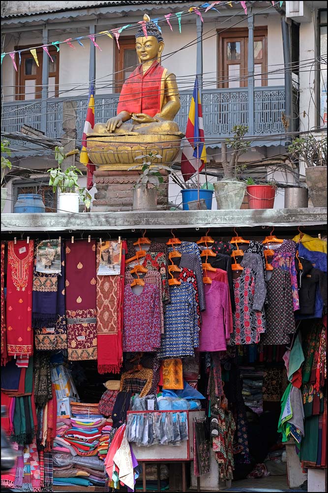 24-0153 Buddha och shop, Swan Chhapu, Chetrapati KTM.jpg