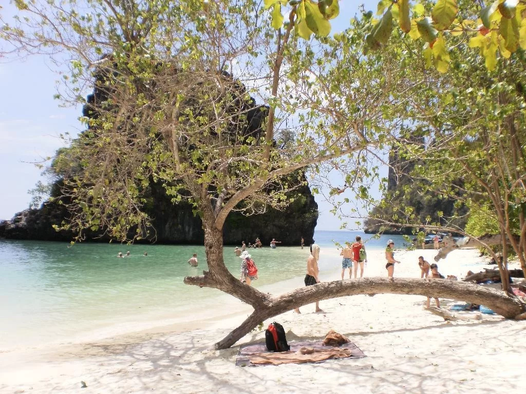 4793085-this_is_from_beatifuly_island_nearby_Krabi.webp