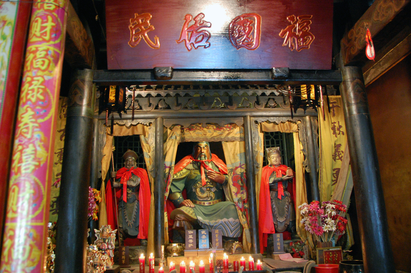 800px-Altar_to_Guandi,_Temple_of_Guandi,_Jinan,_Shandong,_China.png