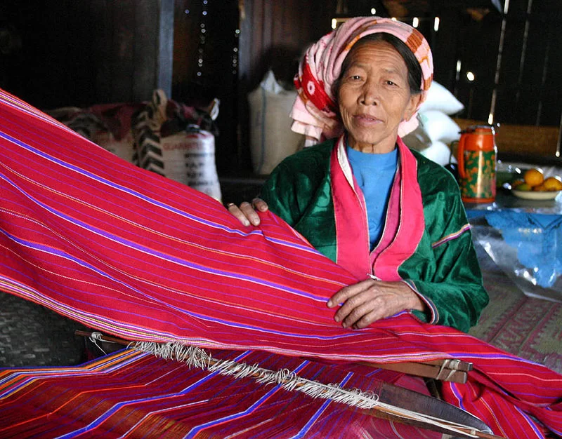 800px-Palaung_Woman_Kalaw_Shan_Myanmar.webp