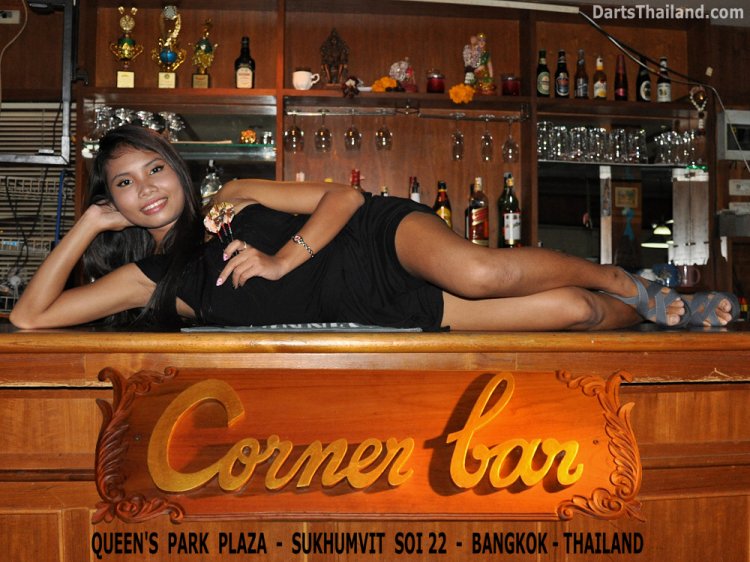 _corner_bar_queen_park_plazasukhumvit_soi_22_bangkok.jpg