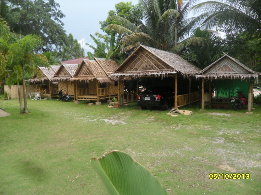 bamboo bungalow (11).JPG