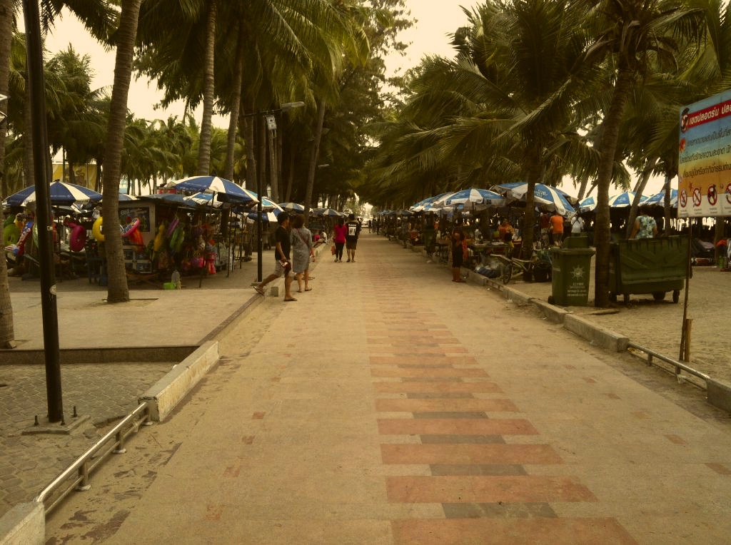 bang-saen-beach-1.jpg