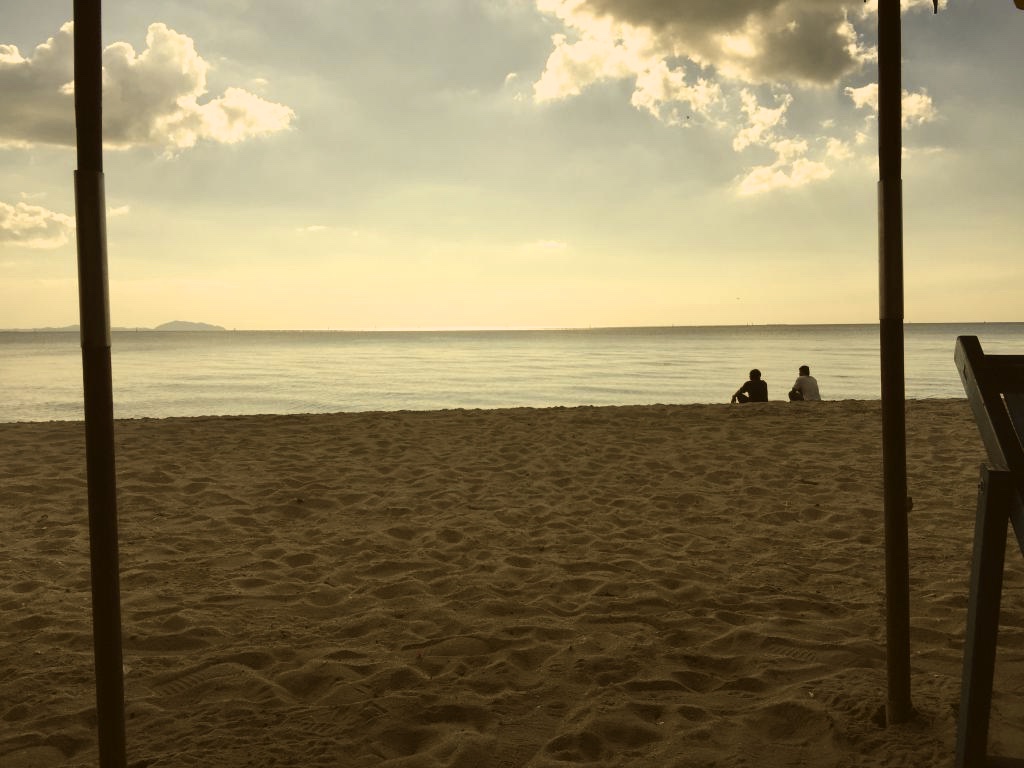 bang-saen-beach-4.jpg