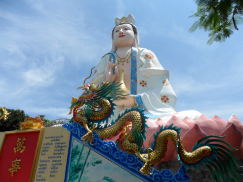bang-saen-statue.jpg