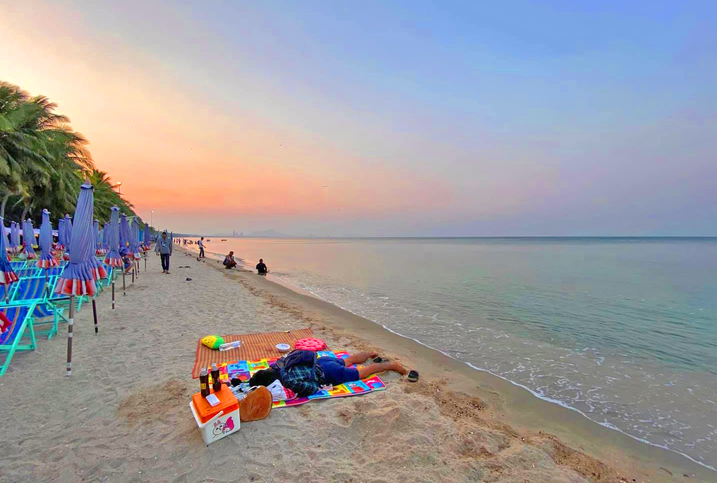 Bangsaen Beach  mrgn.jpg