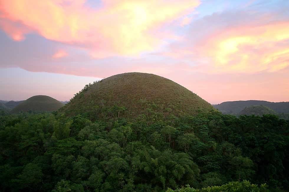 ChocolateHillsSunset.jpg