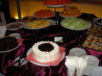 desserbuffet-photo_7943048-350tall.jpg