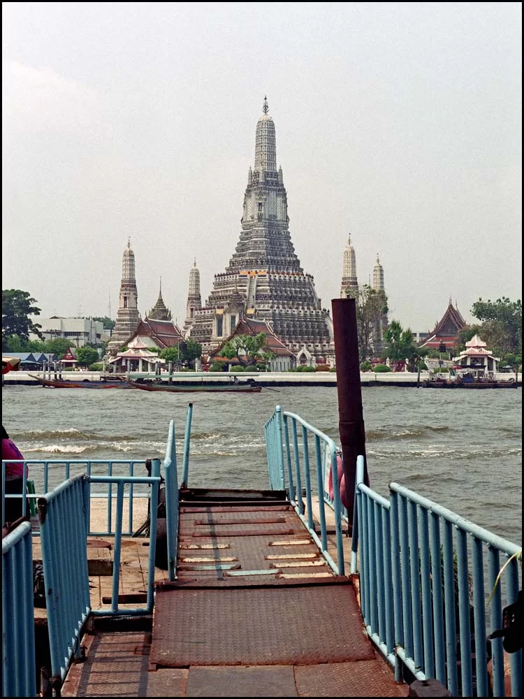 EOS30-34-32 Överfart till Wat Arun.jpg EOS30-34-32 Överfart till Wat Arun.jpg