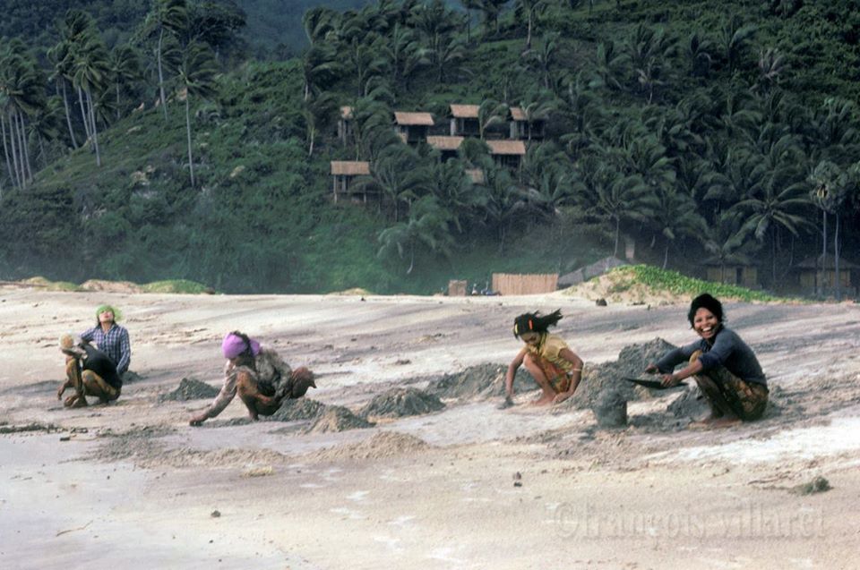 Karon beach 1977 ten letning pa beachen.jpg