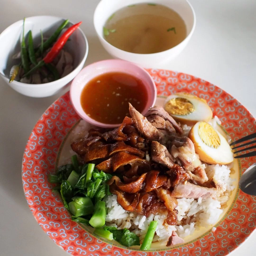 Khao_kha_mu_02.webp
