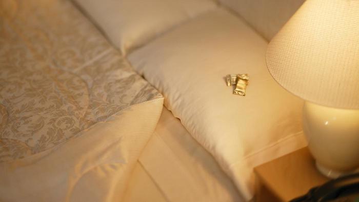 mean-turn-down-bed_a1b78298f3c46998.jpg