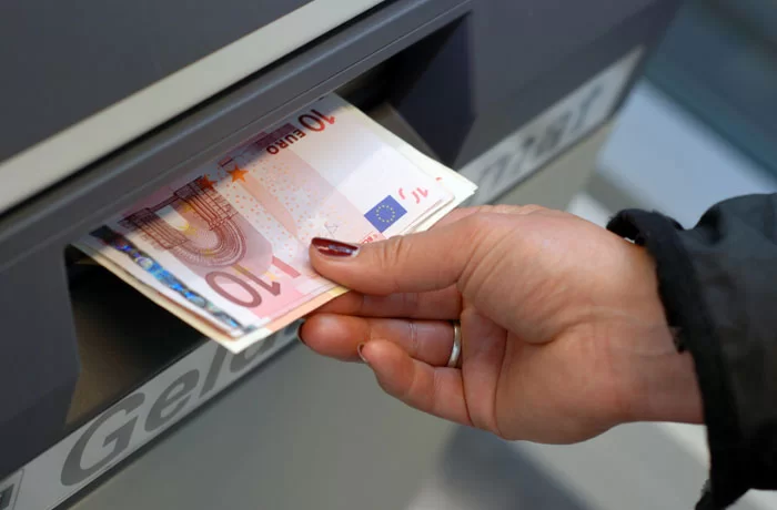 minibank_euro_istock700.webp