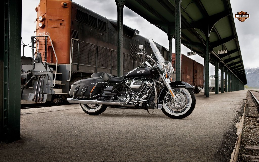 MY18-Wallpapers-1920x1200-Road-King-Classic.jpg