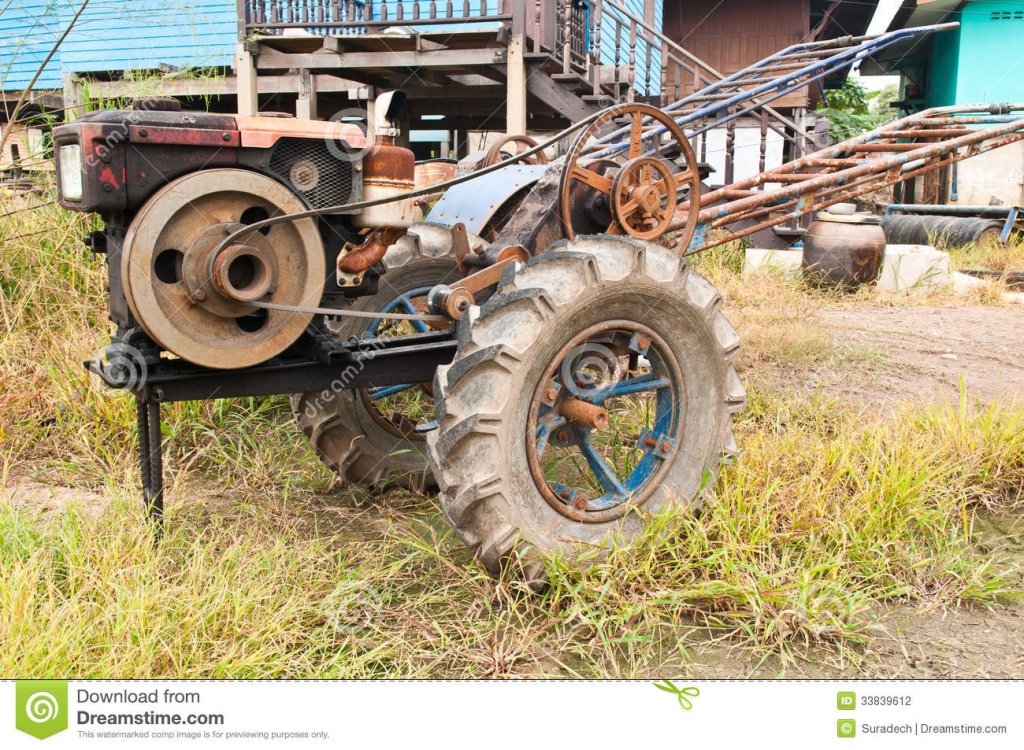 old-farmer-tractor-thailand-33839612.jpg