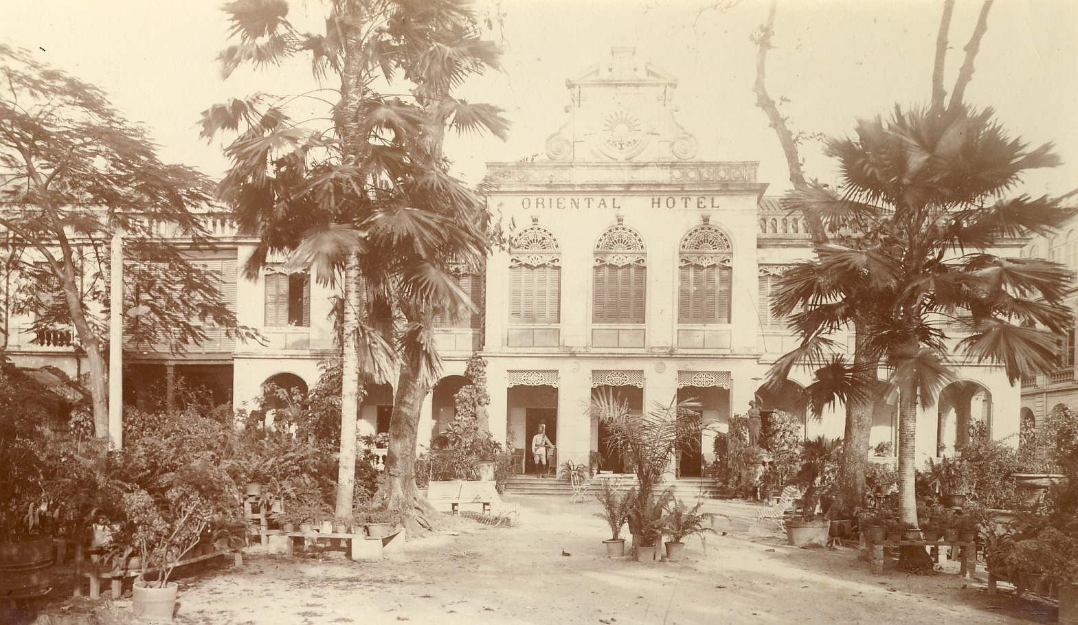 Oriental hotel.jpg