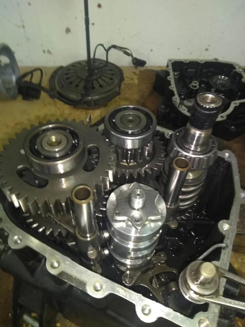 Restoration of gearbox in my garage winter 2020BMW 1100 RT .webp