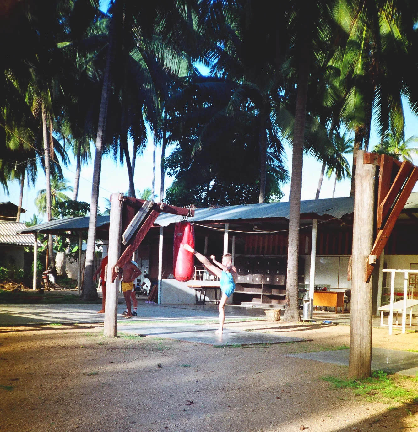 round-house-kick-thailand-1990.webp