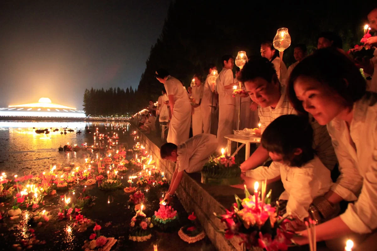 Thailands-Loy-Krathong-or-festival-of-lights-A-sacred-river-offering-or-an-ecological-menace-2.jpg
