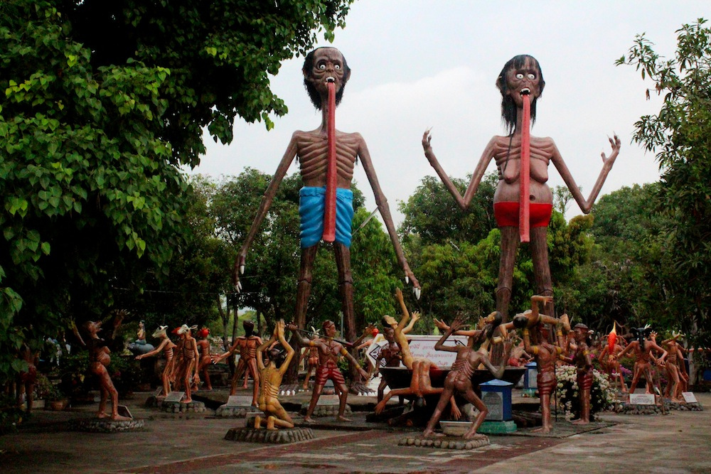 The_central_area_of_Wang_Saen_Suk,_featuring_the_Pretas_and_tortured_souls,_June_2013.jpg