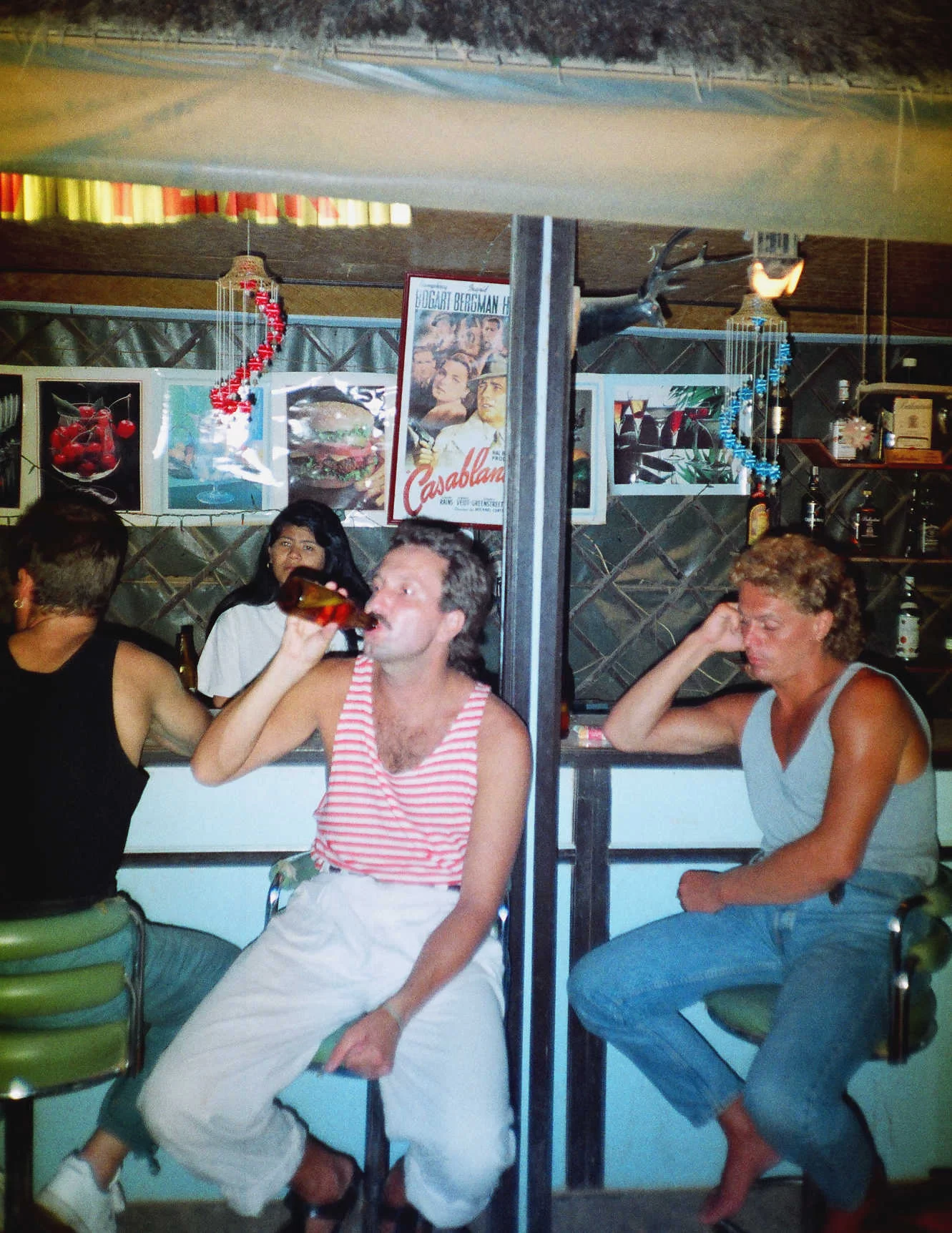 tom-in-burger-bar.webp