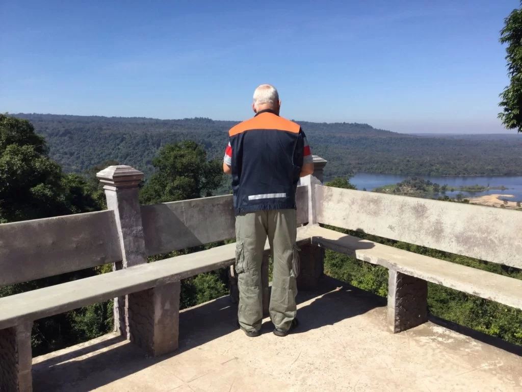 Ubon beundrar utsikten Th-sidan.webp