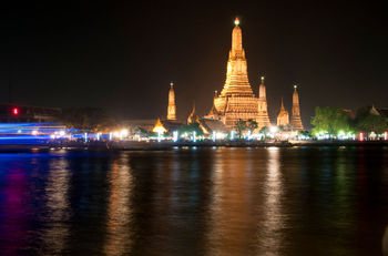 wat-arun-from-chao-phraya-river-photo_1384553-350tall.jpg